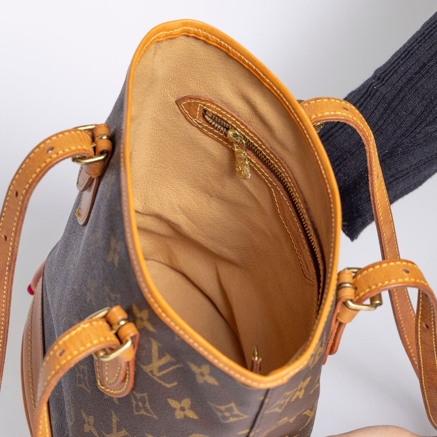 Louis Vuitton Petite Bucket